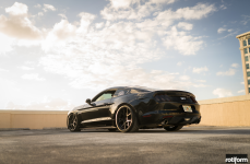 Ford Mustang на дисках Rotiform KPS