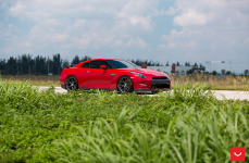 Nissan GTR на дисках Vossen VFS-6