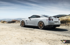 Nissan GT-R на дисках Vorsteiner V-FF 105