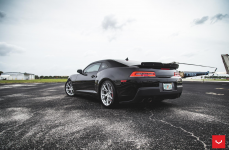 Chevrolet Camaro на дисках Vossen VFS-6