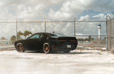 Dodge Challenger SRT на дисках ADV.1 5.0