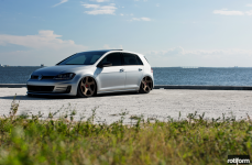 VW MK7 на дисках Rotiform TMB