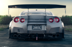 Nissan R35 GTR Liberty Walk на дисках Avant Garde F421