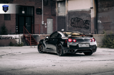 Nissan GTR на дисках RFX13 Gloss Black