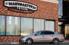 VW Passat на дисках Vossen CV3