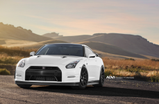 Nissan GTR на дисках ADV10.1 M.V1