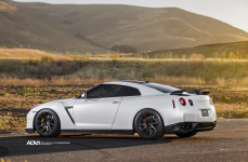 Nissan GTR на дисках ADV10.1 M.V1