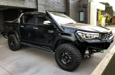 Toyota Hilux на дисках BLACK RHINO ALPINE