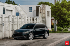 Volkswagen Tiguan на дисках Vossen CV10