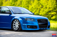 Audi RS4 на дисках Vossen x Work VWS-1