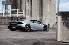 Lamborghini Huracan на дисках Rotiform KPS