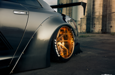 Nissan R35 GTR Liberty Walk на дисках Avant Garde F421