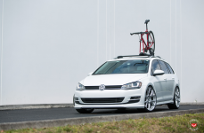 VW Mk7 Golf Sportwagen на дисках Vossen VFS-6