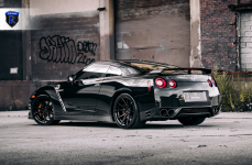 Nissan GTR на дисках RFX13 Gloss Black