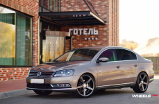 VW Passat на дисках Vossen CV3