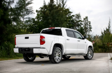 Toyota Tundra на дисках Black Rhino Traverse