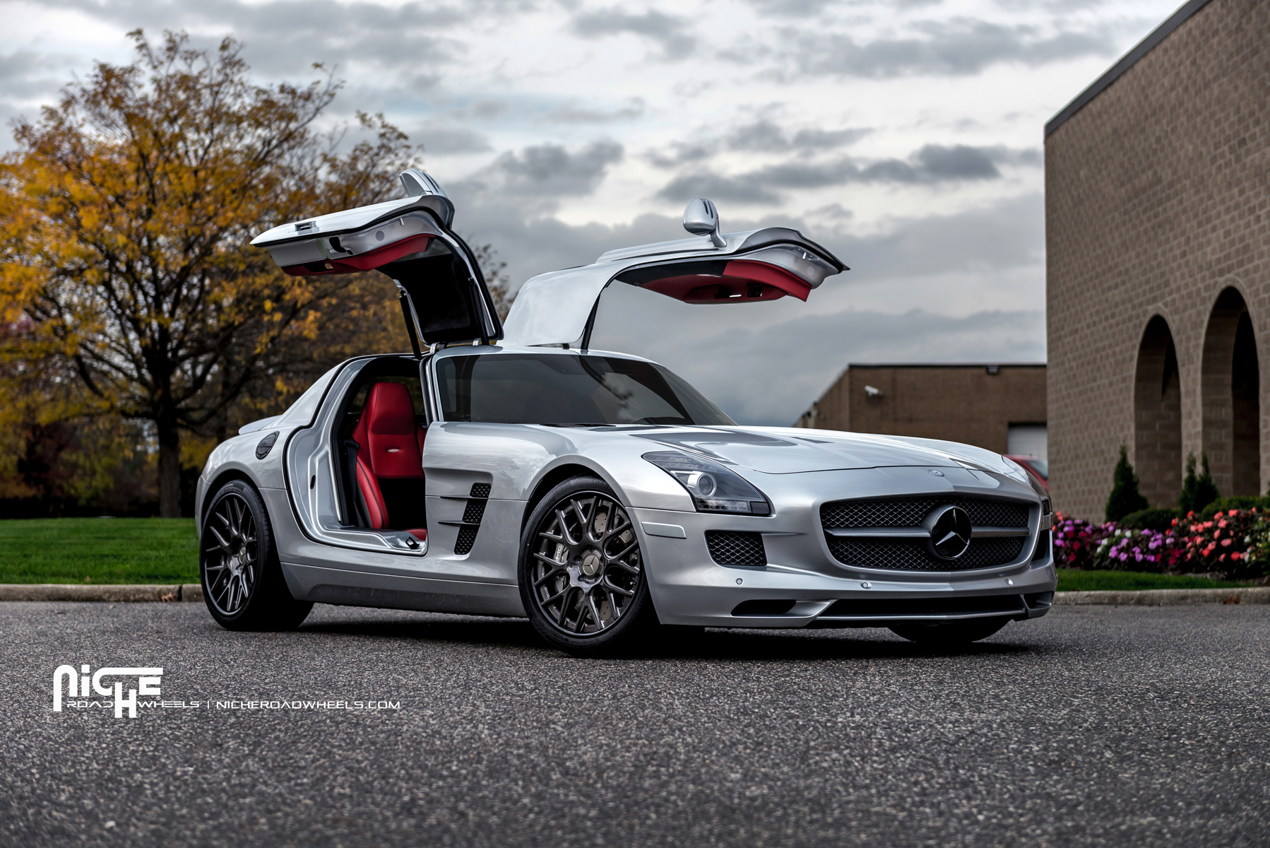 Sls gril. Мерседес СЛС 55. СЛС 55 АМГ. СЛС 63 АМГ банан. SLS AMG 116.