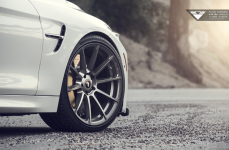 BMW F82 M4 на дисках Vorsteiner V-FF 102