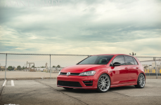 Volkswagen MK7 Golf R на дисках Avant Garde M621