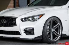 Infiniti GQ50 на дисках Vossen VFS-5