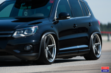 Volkswagen Tiguan на дисках Vossen x Work VWS-3