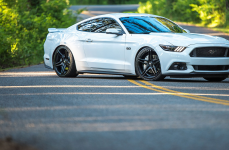 Ford Mustang GT на дисках XO Luxury Caracas