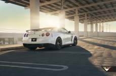 Nissan GT-R на дисках Vorsteiner V-FF 103